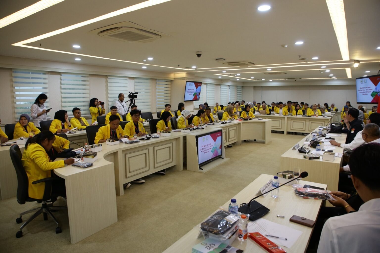 Sultan B Najamudin Beri Wejangan Mahasiswa Universitas Dehasen Bengkulu Agar Sukses Berkarir