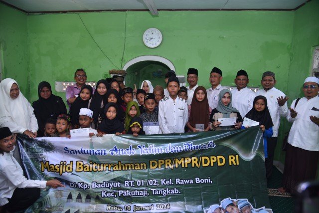 DKM dan UPZ Masjid Baiturrahman Salurkan Bantuan ke Para Mustahik di Kampung Beduyut Tangerang