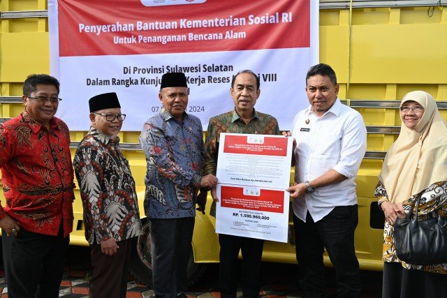 Salurkan 20 Ton Beras, Komisi VIII Harap Sulsel Lebih Berdaya dan Sejahtera