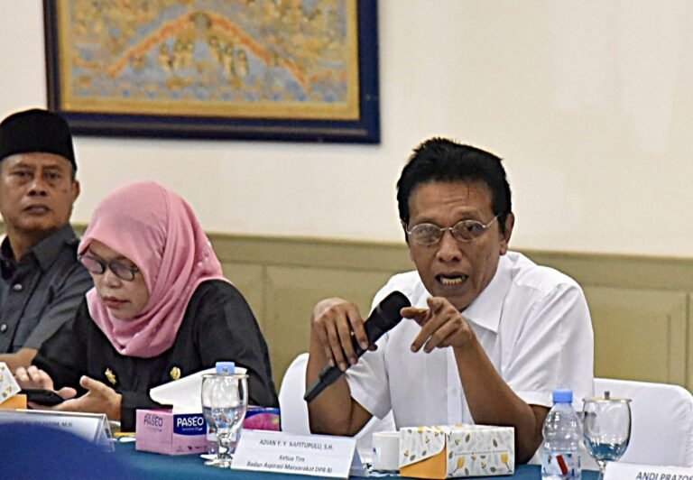 Salah Urus BUMN Sebabkan Ratusan Karyawan Indofarma Belum Terima Hak, DPR Tidak Akan Diam!