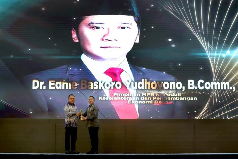 Terima KWP Award, Ibas Berkomitmen Terus Kawal Pengembangan Ekonomi Pedesaan